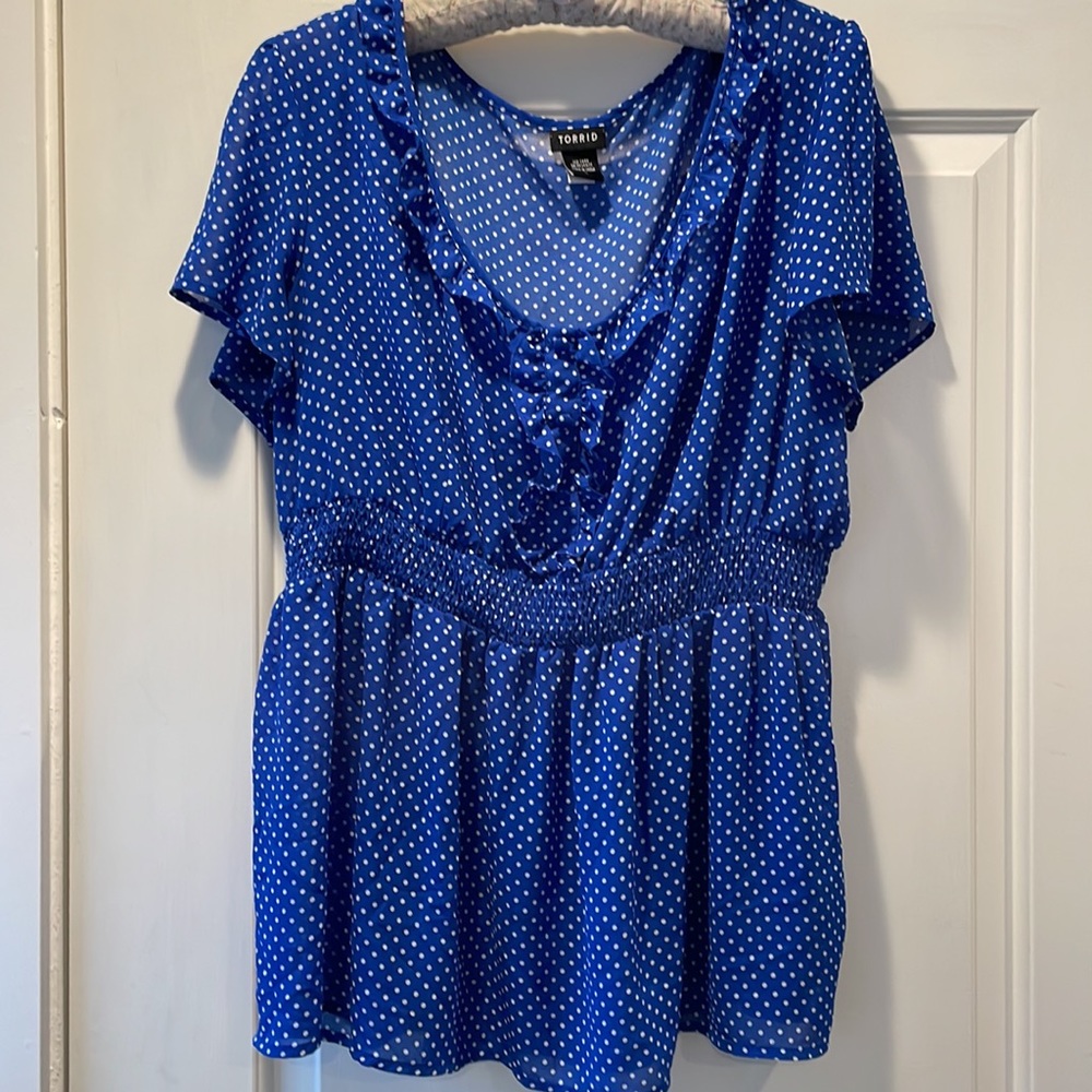 Torrid ladies blue and white polka dot top - Picture 2 of 5